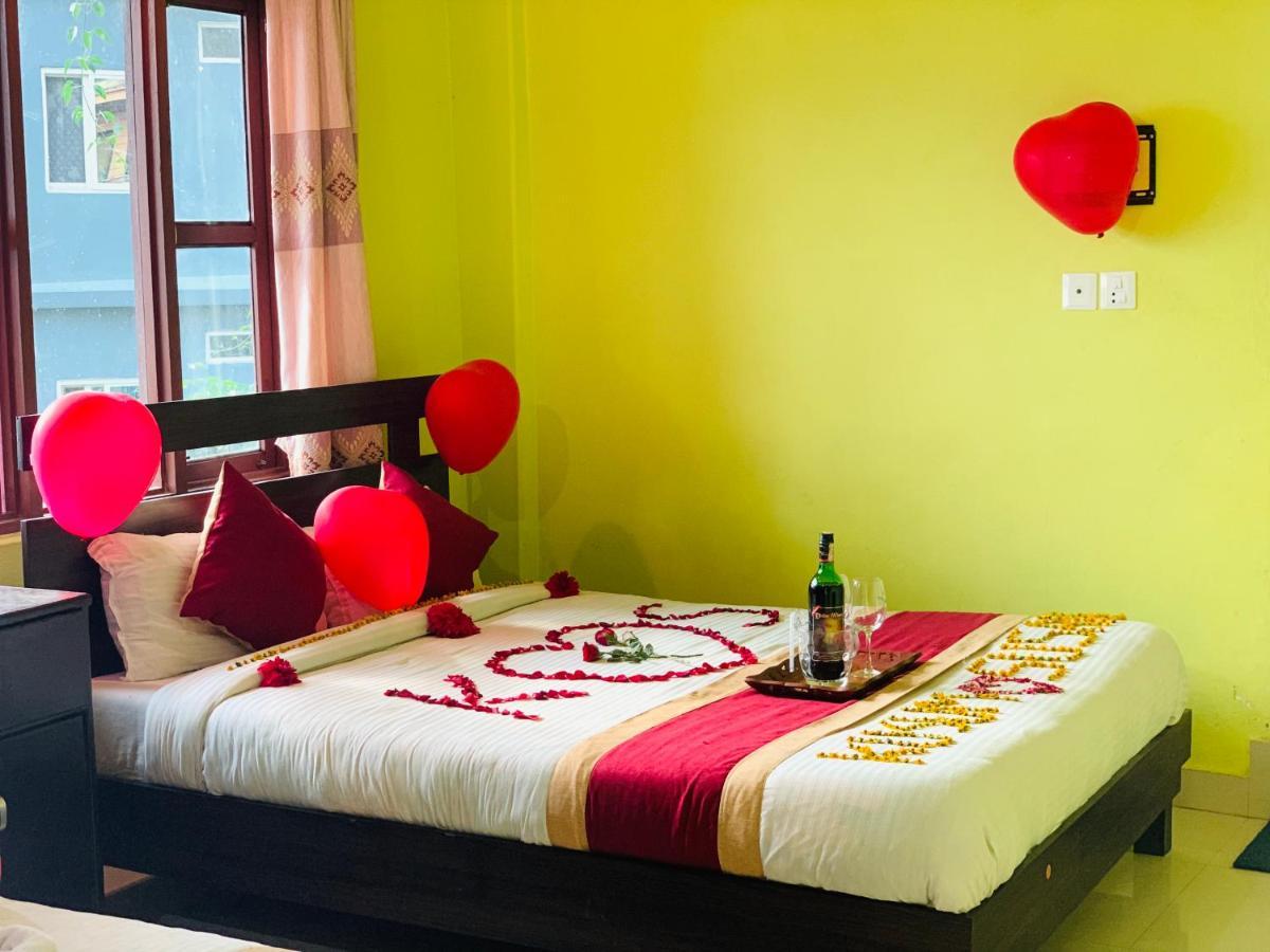 Hotel October Inn Pokhara Exterior photo
