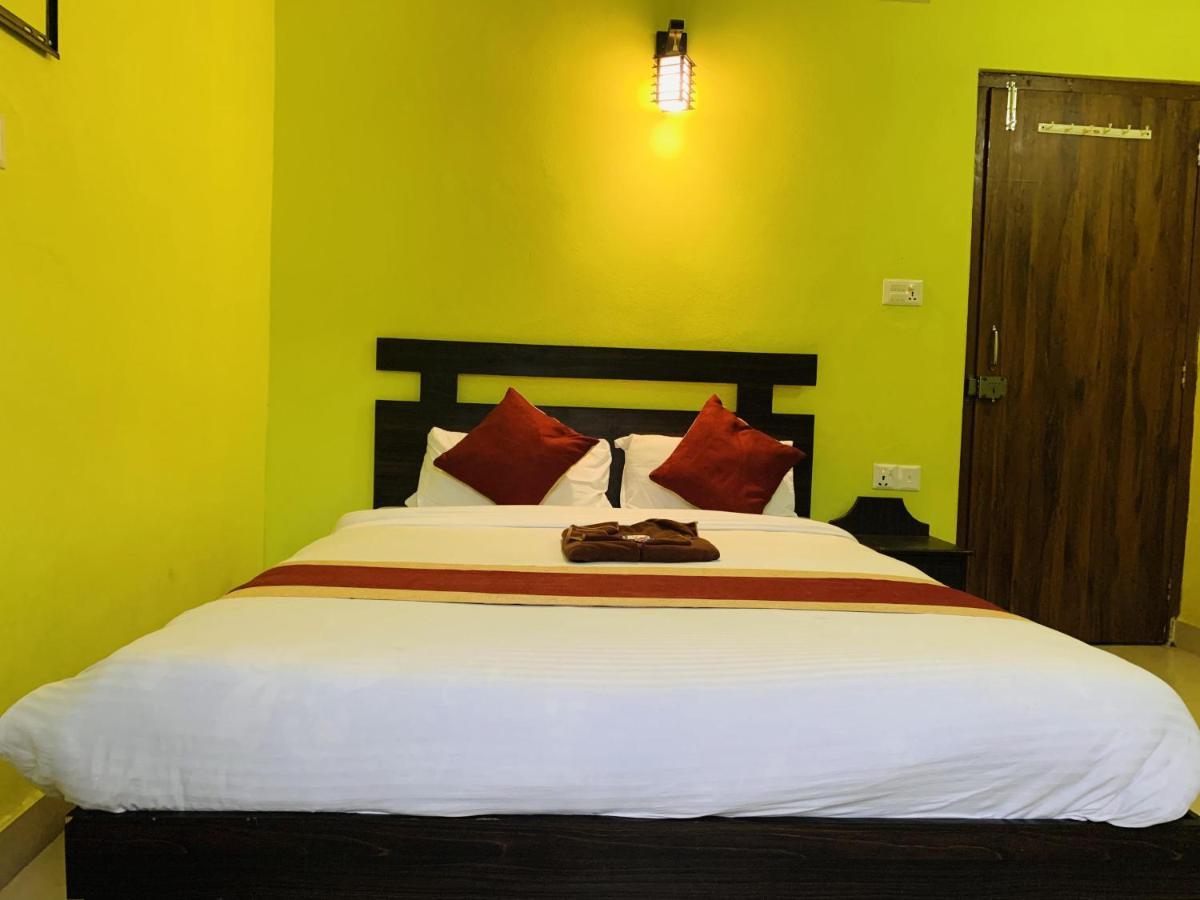 Hotel October Inn Pokhara Exterior photo